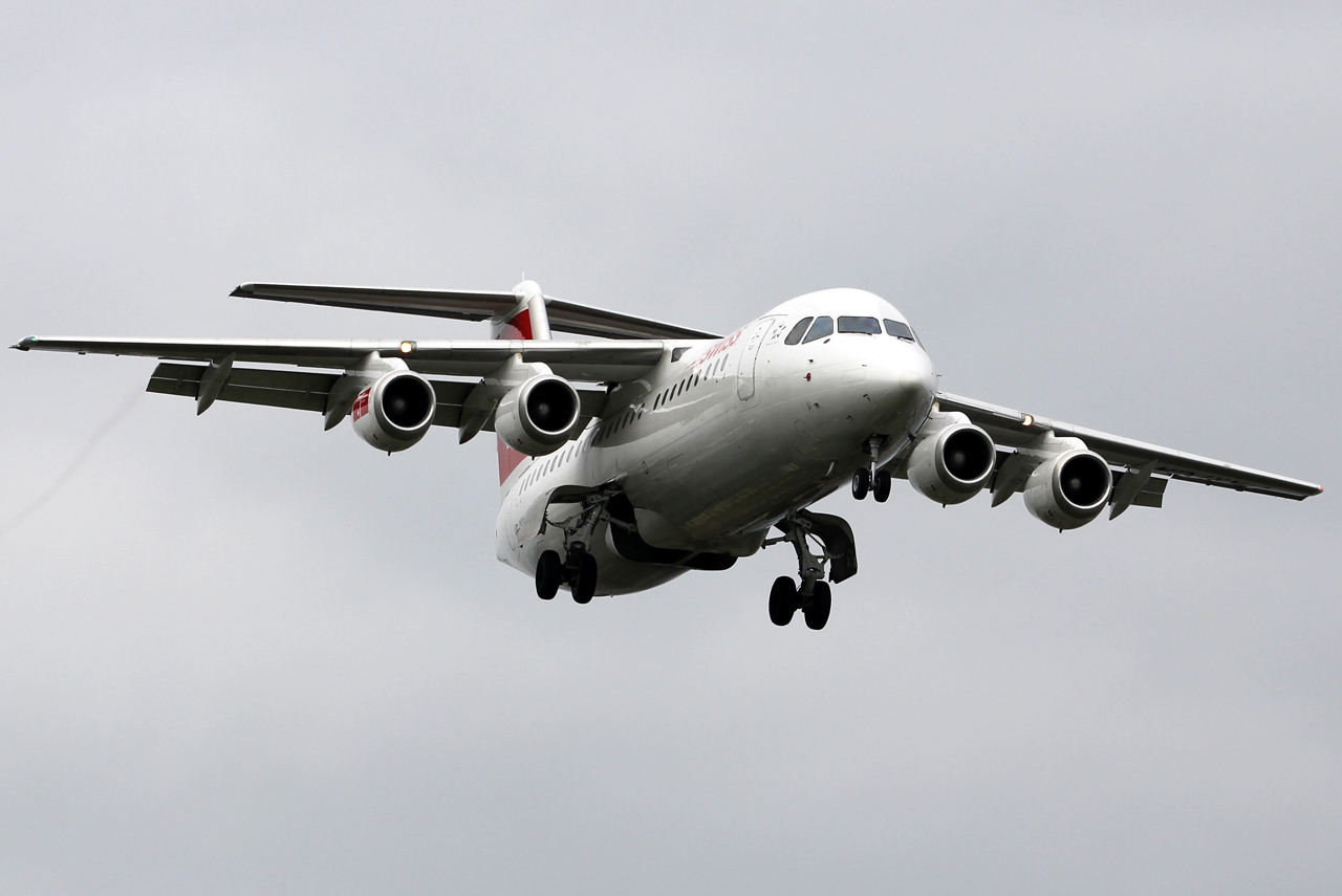 HB-IXV (cn E03274) BAe Avro RJ100