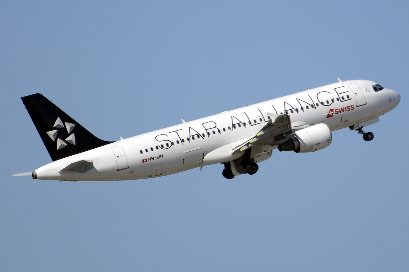 HB-IJN (643) 1996 Airbus A320-214