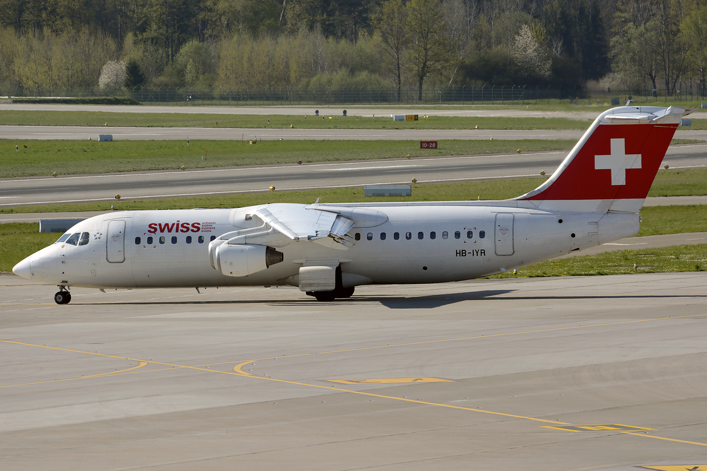 HB-IYR, (cn E3382), British Aerospace Avro 146-RJ100