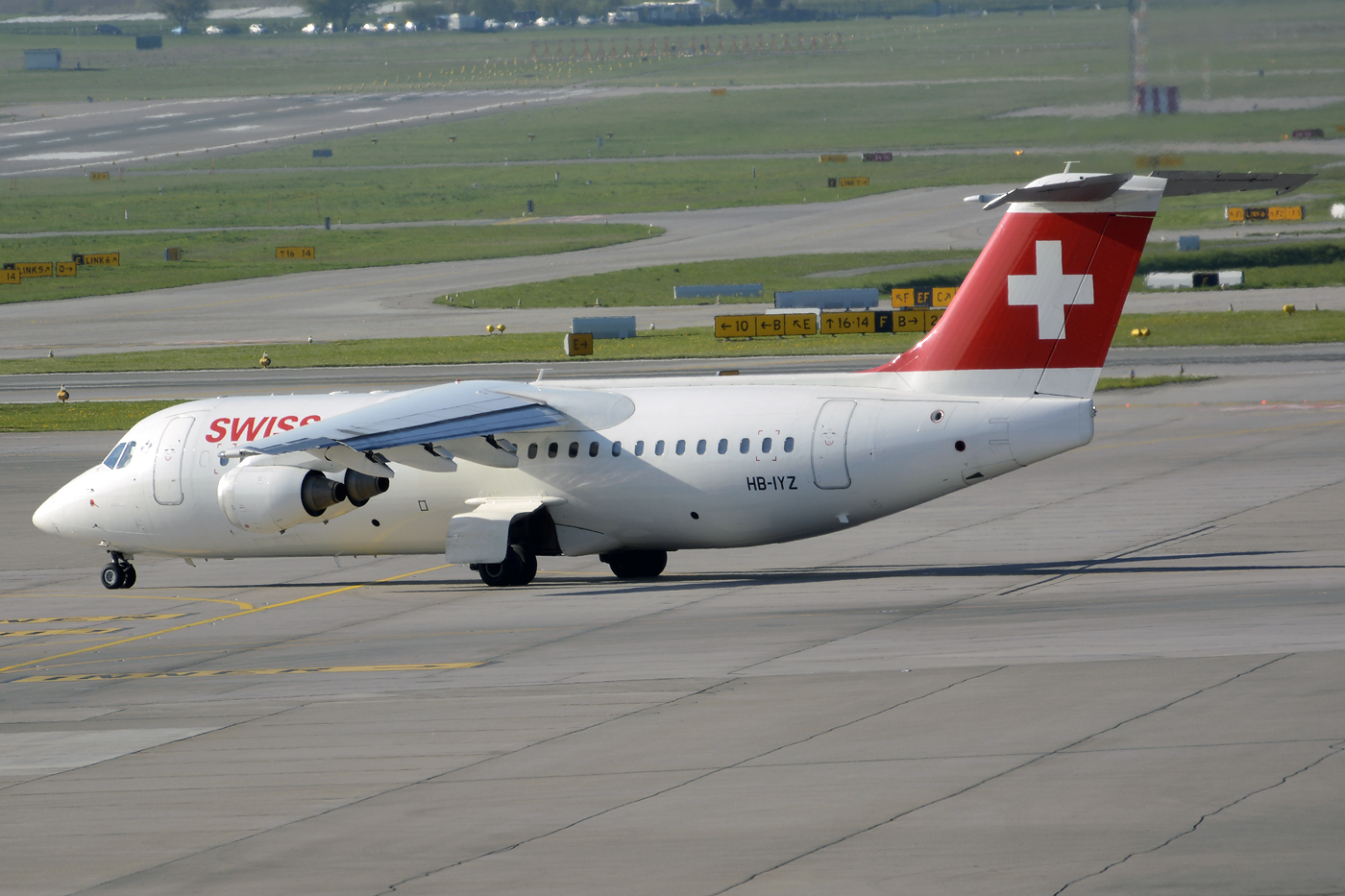 HB-IYZ (E3338) 1998 British Aerospace Avro RJ100