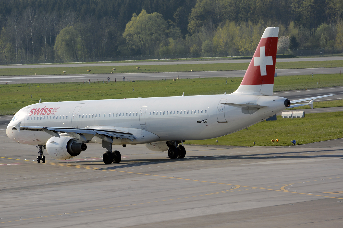 HB-IOF (541) 1995 Airbus A321-111