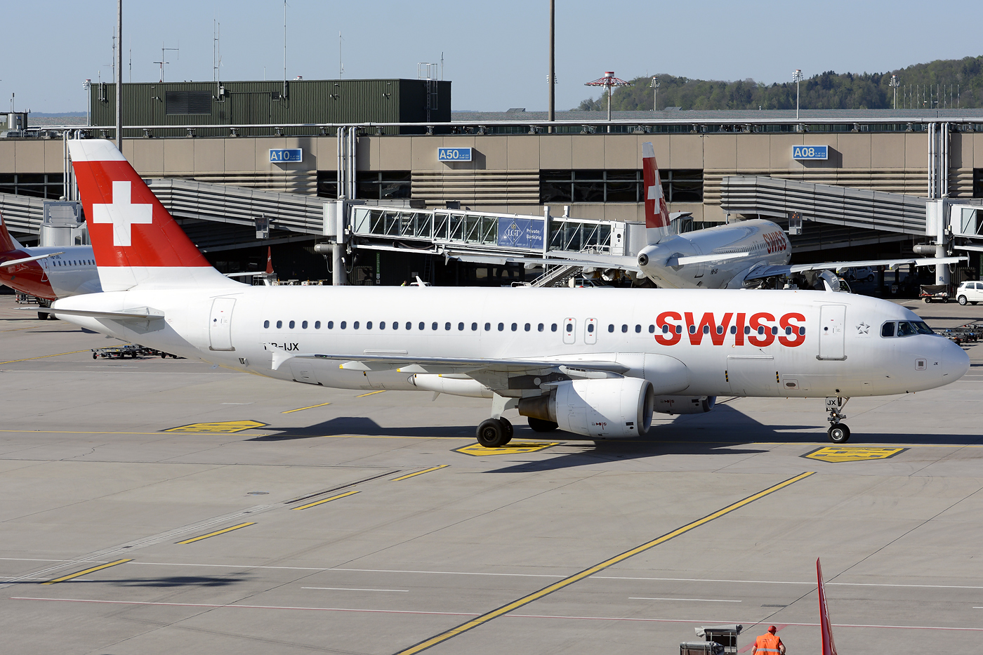 HB-IJX (1762) 2002 Airbus A320-214