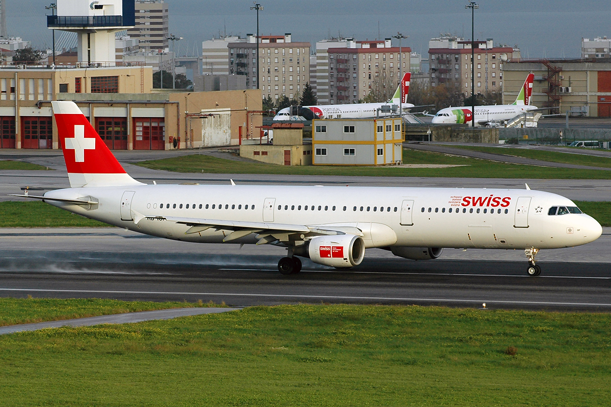 HB-IOF (541) 1995 Airbus A321-111