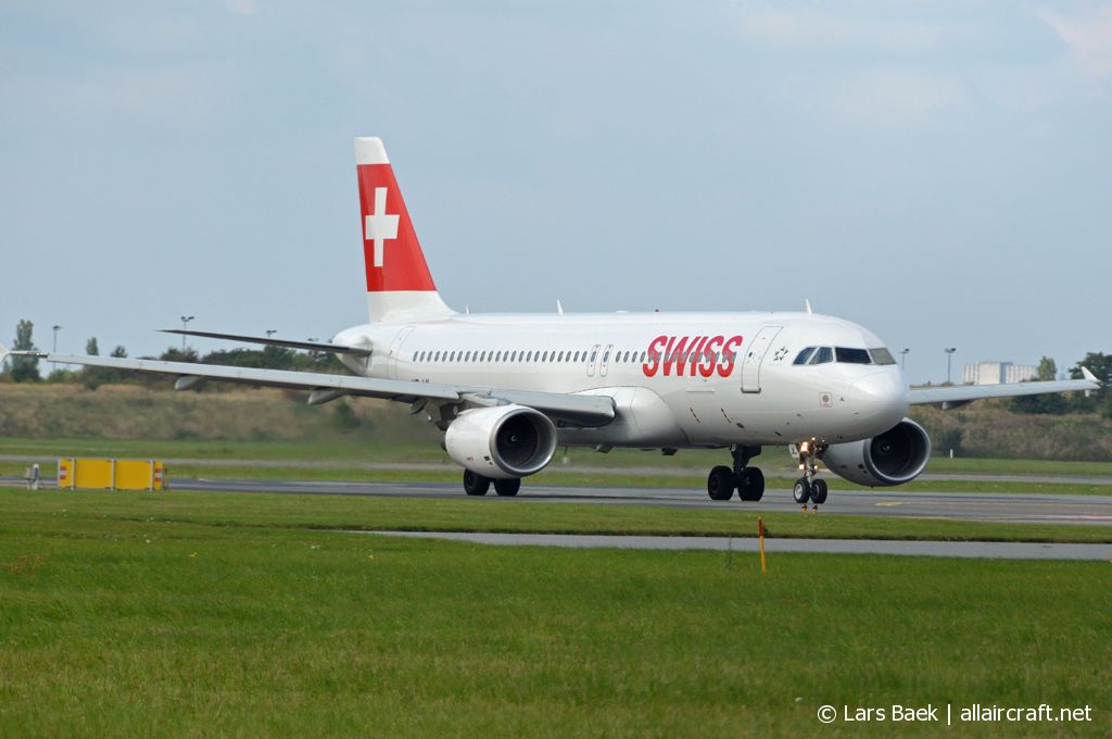 HB-IJL (603) 1996 Airbus A320-214