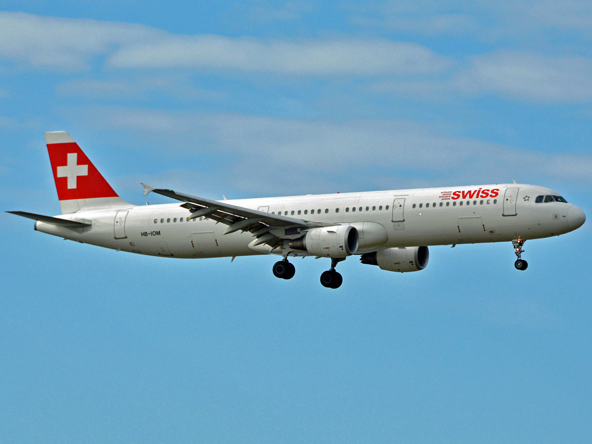 HB-IOM (4534) 2010 Airbus A321-212