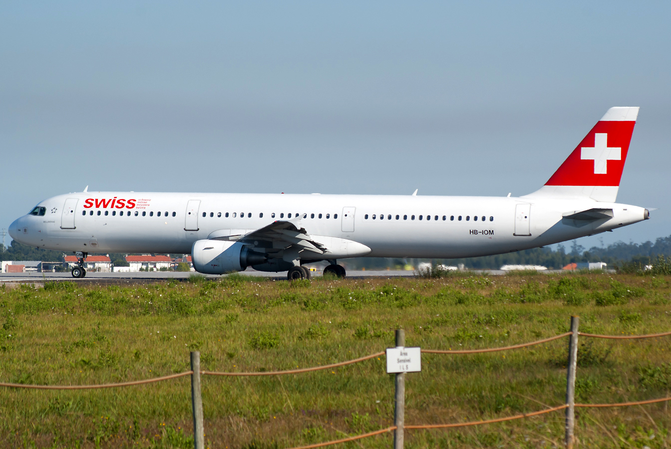 HB-IOM (4534) 2010 Airbus A321-212