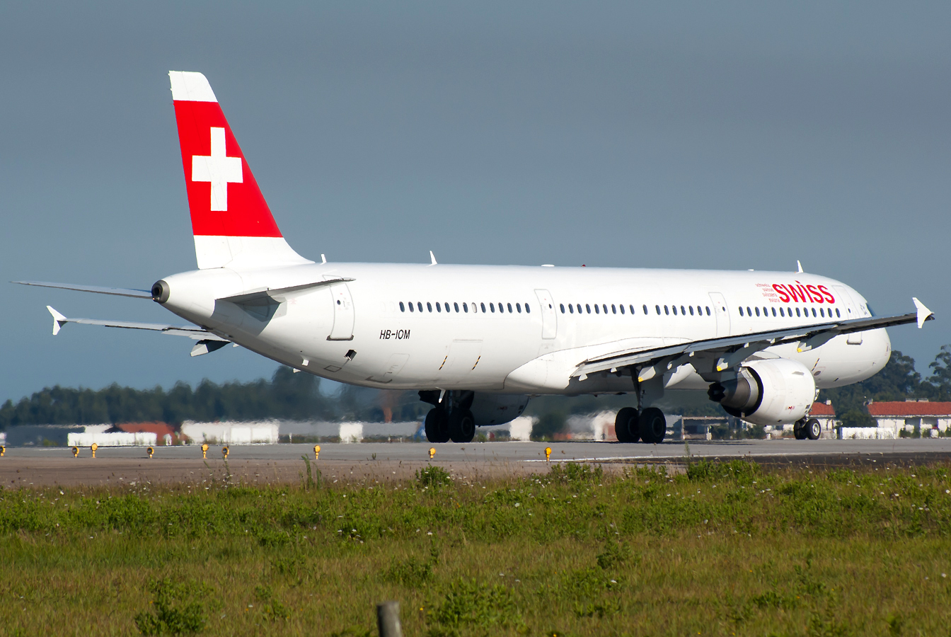 HB-IOM (4534) 2010 Airbus A321-212