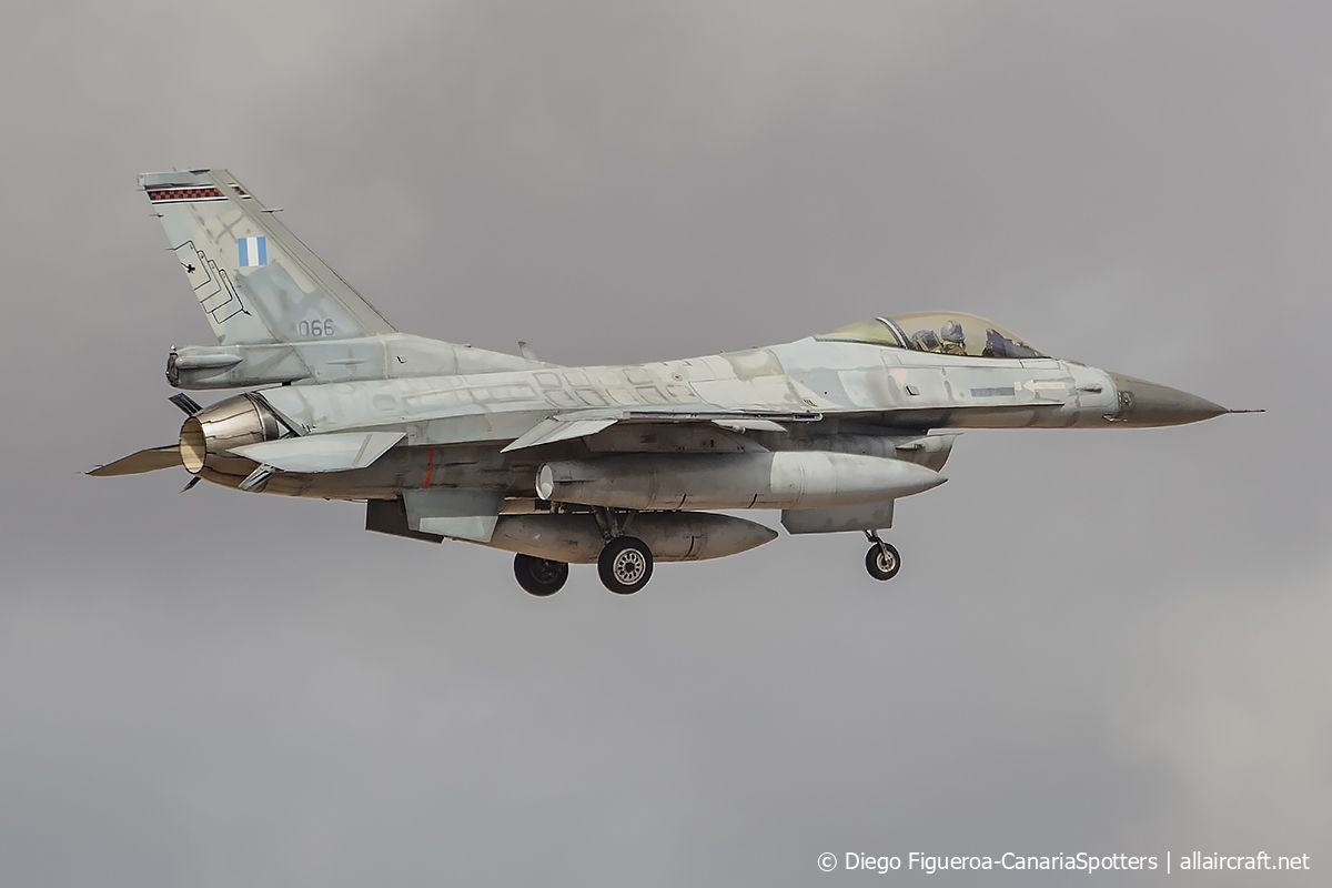 066 (TC-22) General Dynamics F-16D