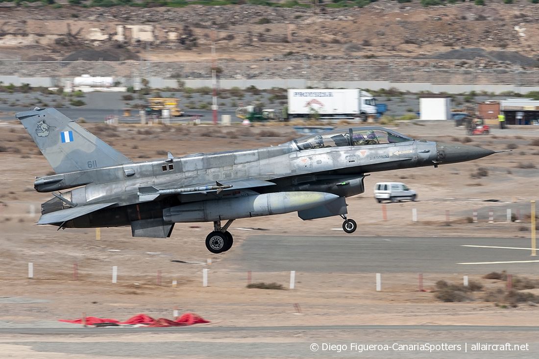 611 (XM-12) General Dynamics F-16D Fighting Falcon