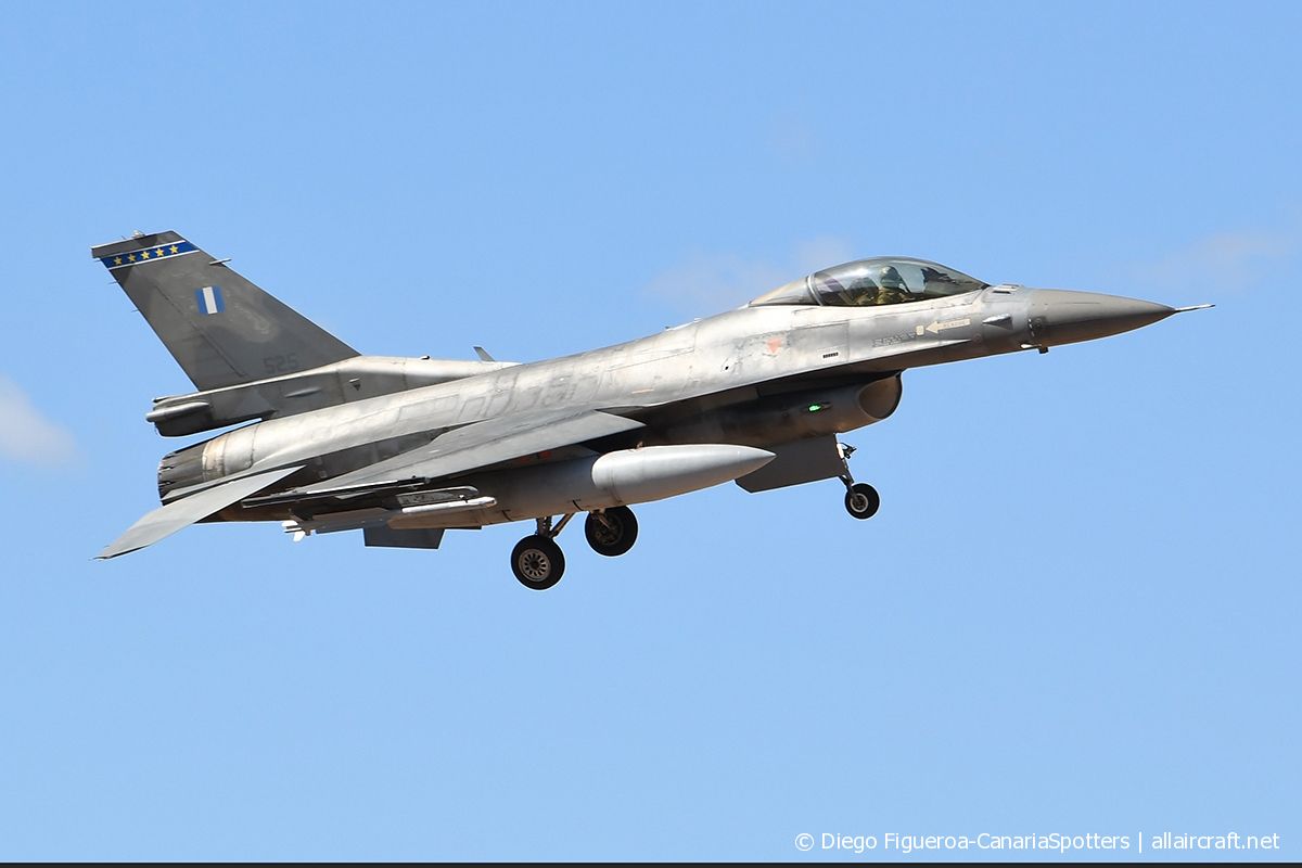 525 (XK-26) General Dynamics F-16C Fighting Falcon