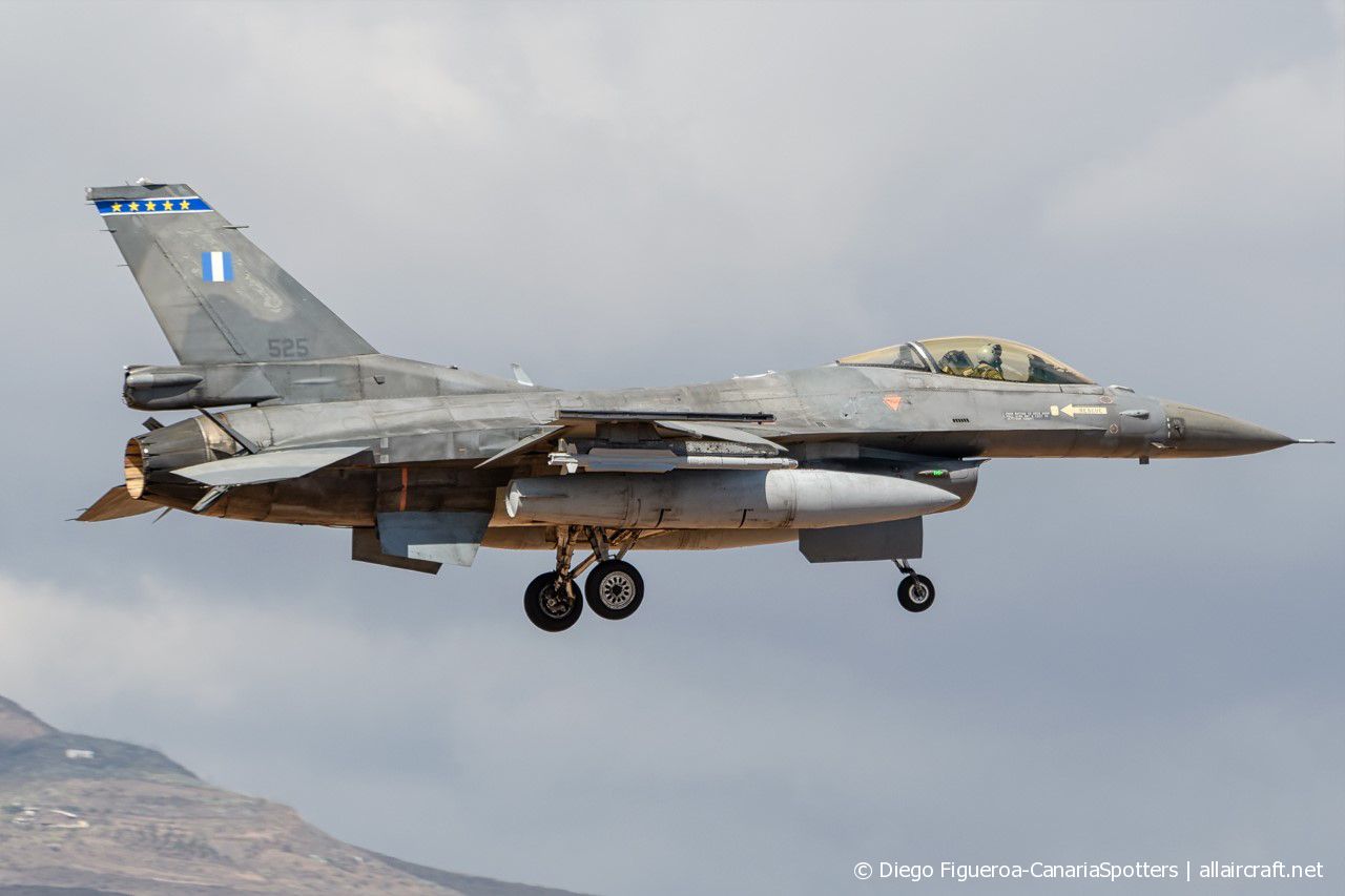 525 (XK-26) General Dynamics F-16C Fighting Falcon