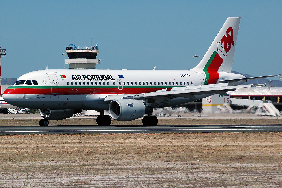 CS-TTI (933) 1998 Airbus A319-111