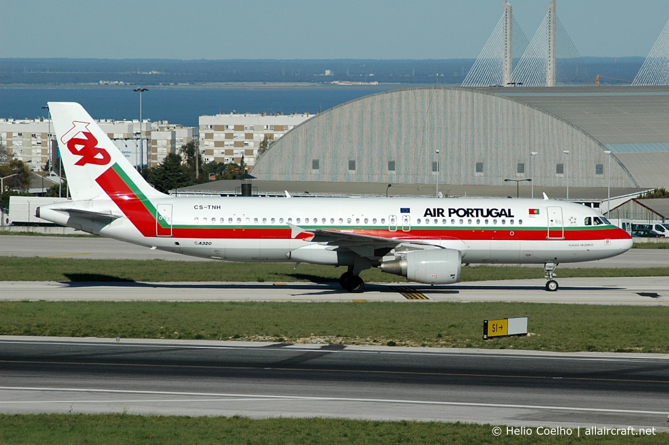 CS-TNH (960) 1999 Airbus A320-214