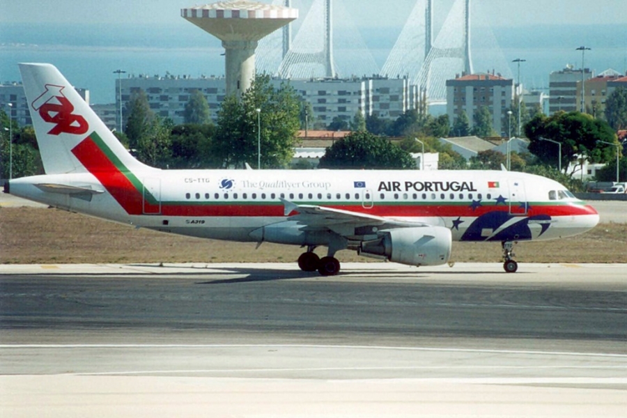 CS-TTG (906) 1998 Airbus A319-111