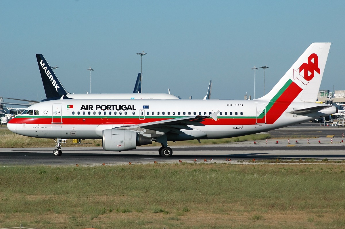 CS-TTH (917) 1998 Airbus A319-111