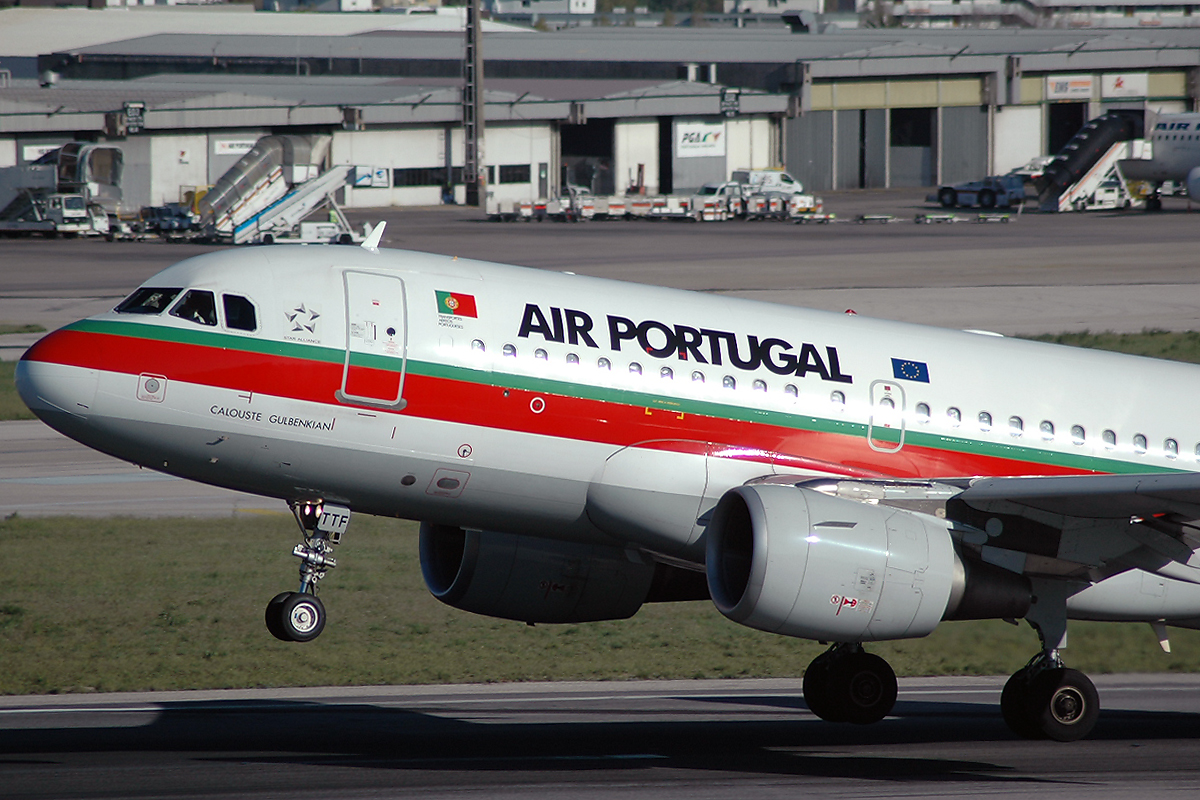 CS-TTF (837) 1998 Airbus A319-111