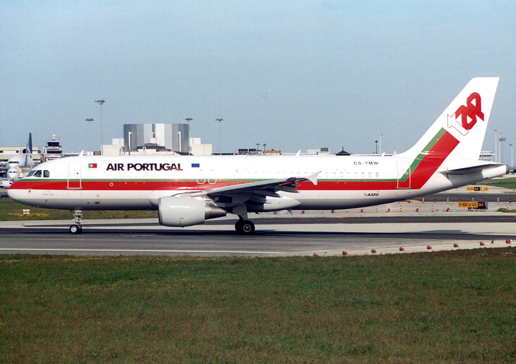 CS-TMW (1667) 2001 Airbus A320-214