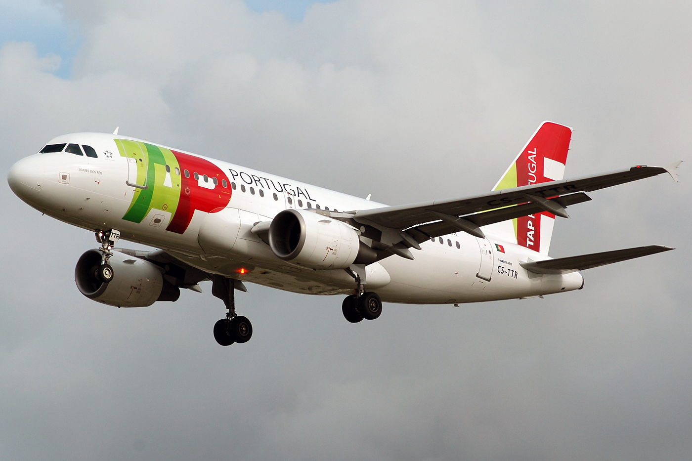 CS-TTR (1756) 2002 Airbus A319-112
