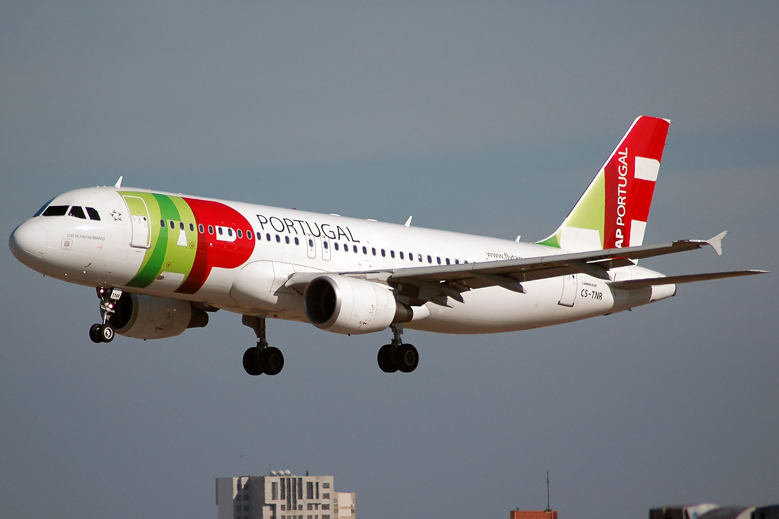 CS-TNR (3883) 2009 Airbus A320-214