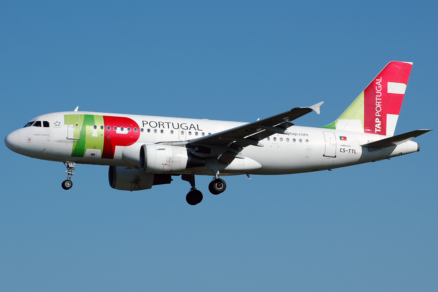 CS-TTL (1100) 1999 Airbus A319-111