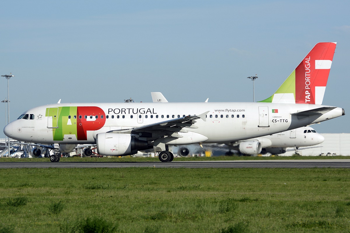 CS-TTG (906) 1998 Airbus A319-111