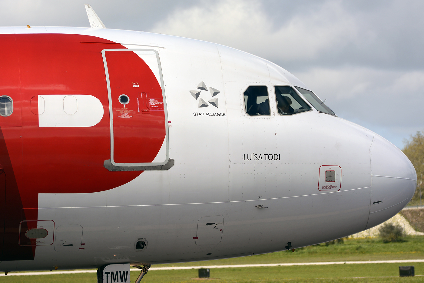 CS-TMW (1667) 2001 Airbus A320-214(WL)