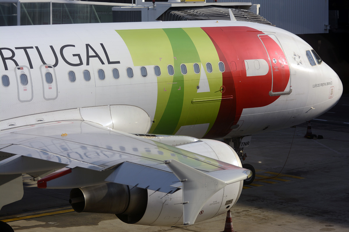 CS-TNR (3883) 2009 Airbus A320-214