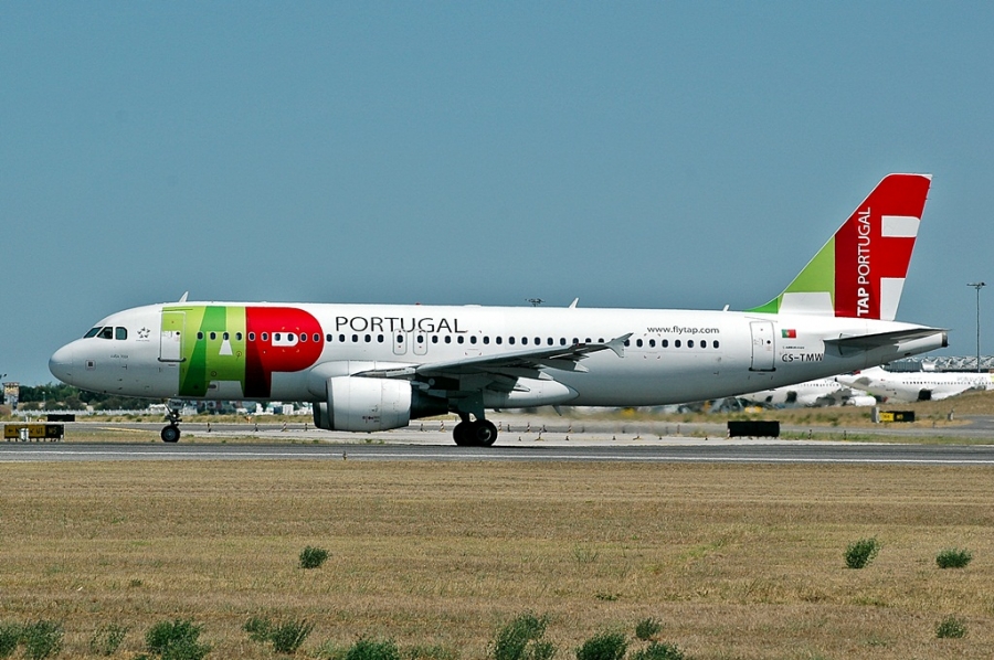 CS-TMW (1667) 2001 Airbus A320-214