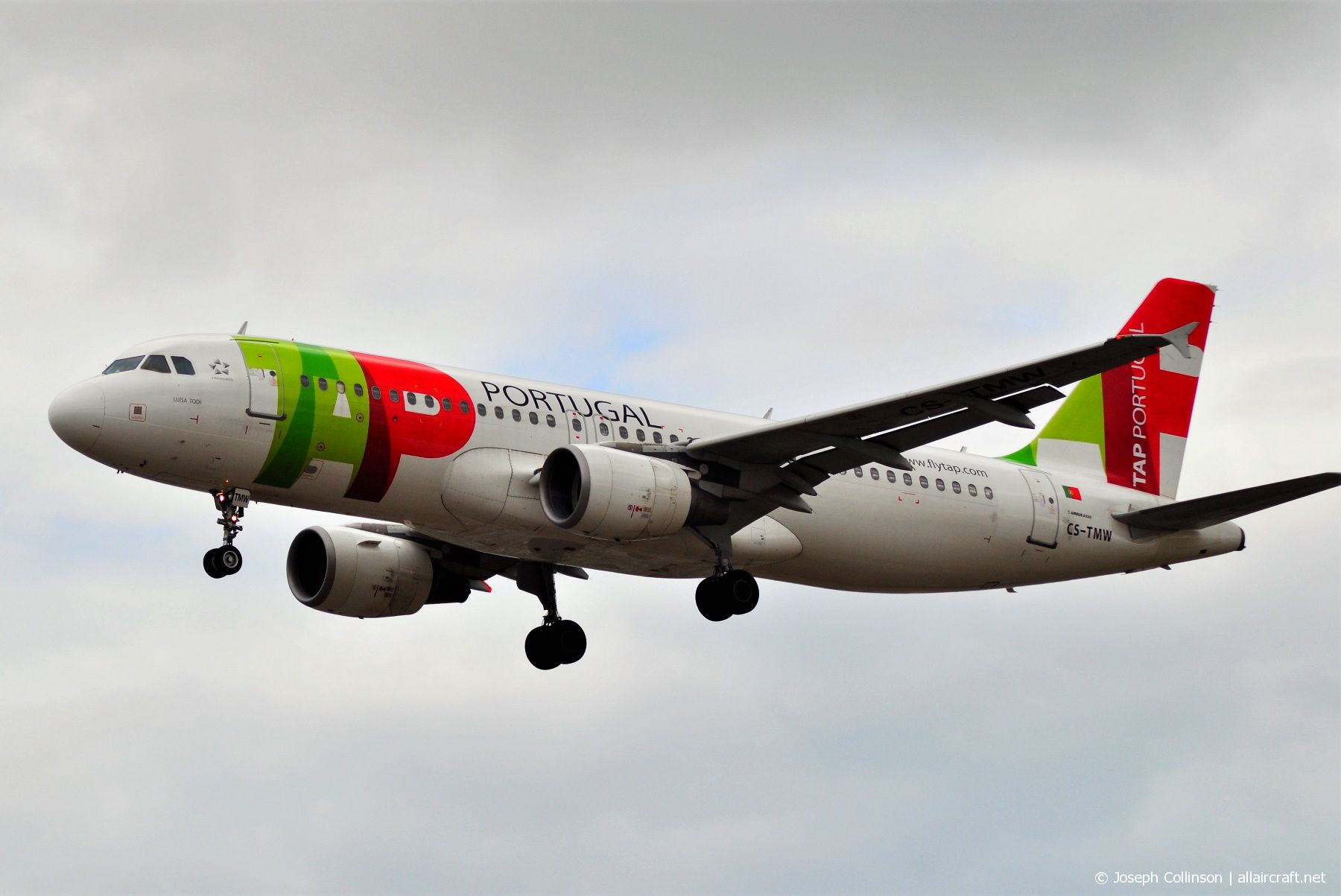 CS-TMW (1667) 2001 Airbus A320-214