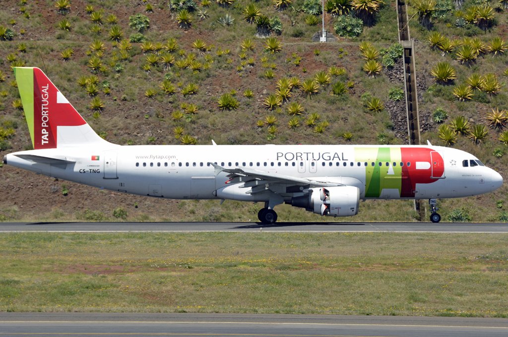 CS-TNG (945) 1998 Airbus A320-214