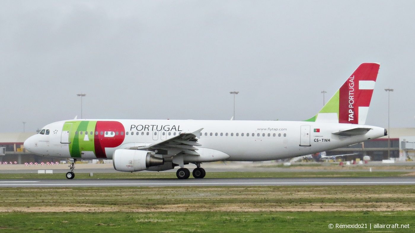 CS-TNH (960) 1999 Airbus A320-214