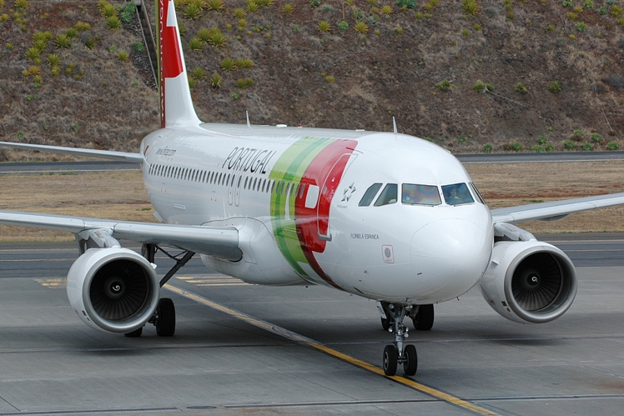 CS-TNJ (1181) 2000 Airbus A320-214