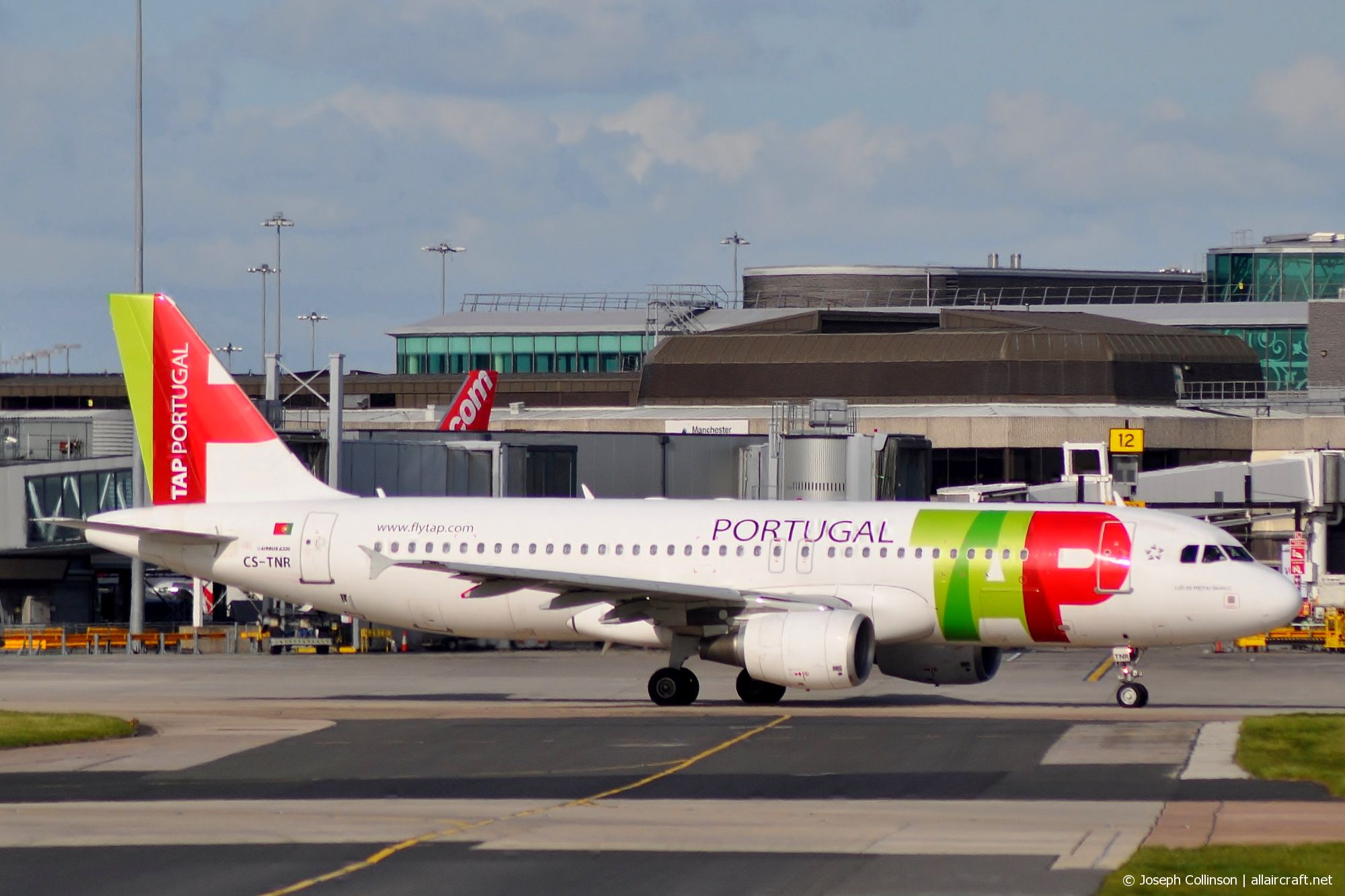 CS-TNR (3883) 2009 Airbus A320-214