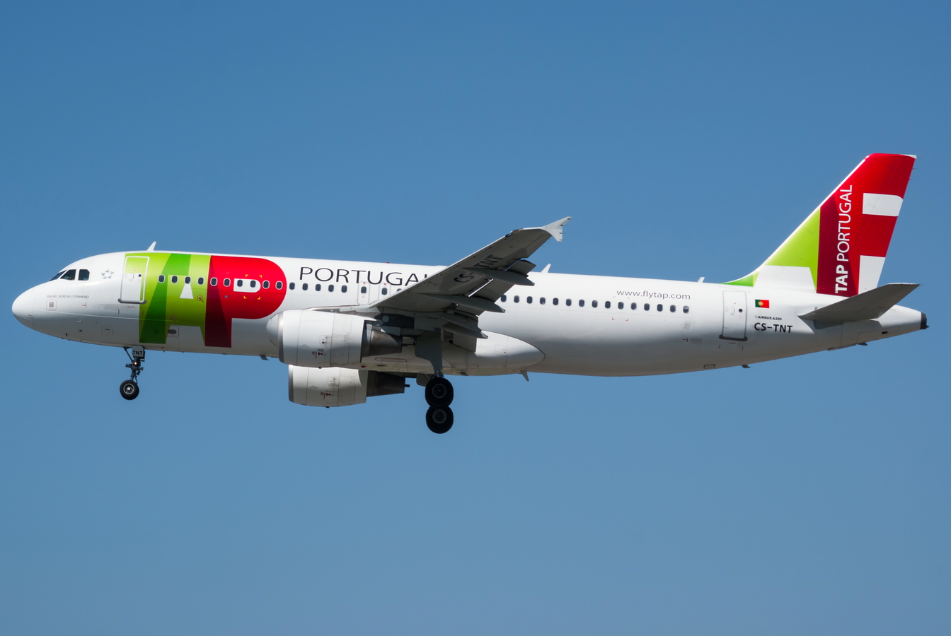 CS-TNT (4095) 2009 Airbus A320-214