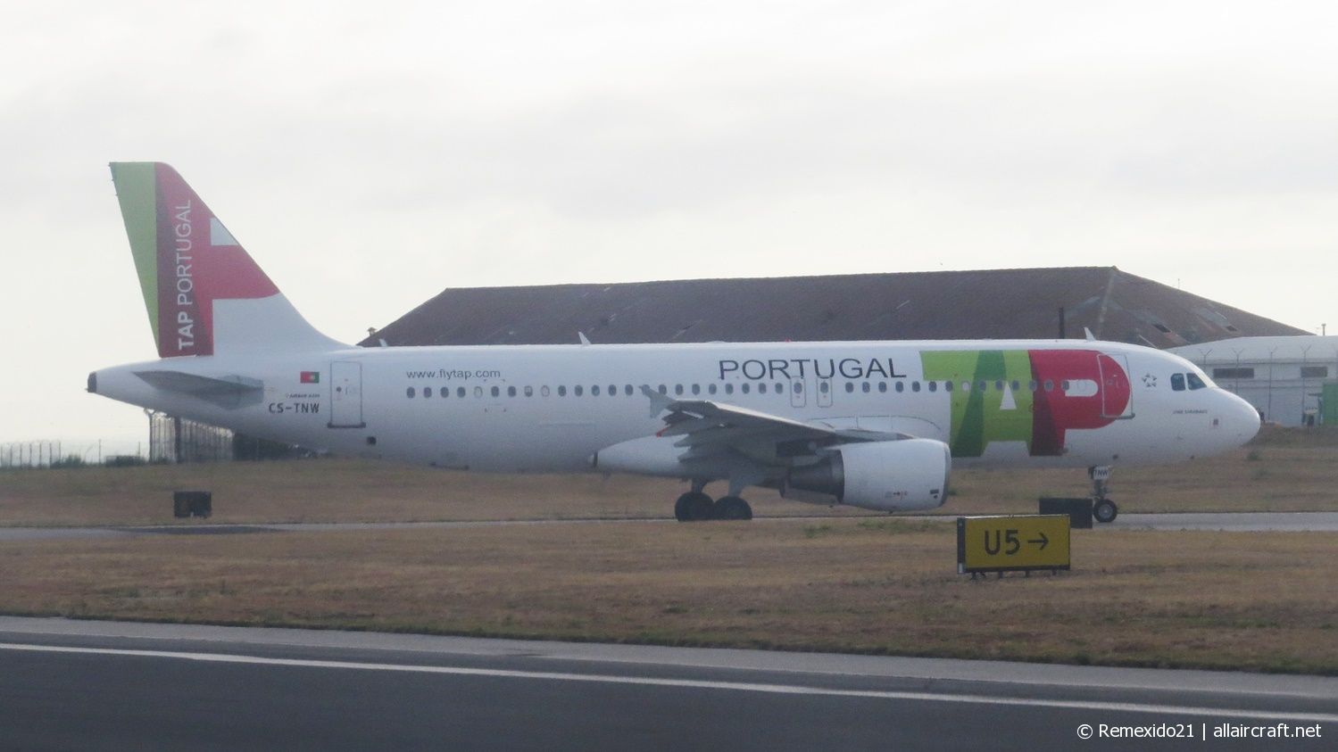 CS-TNW (2792) 2006 Airbus A320-214