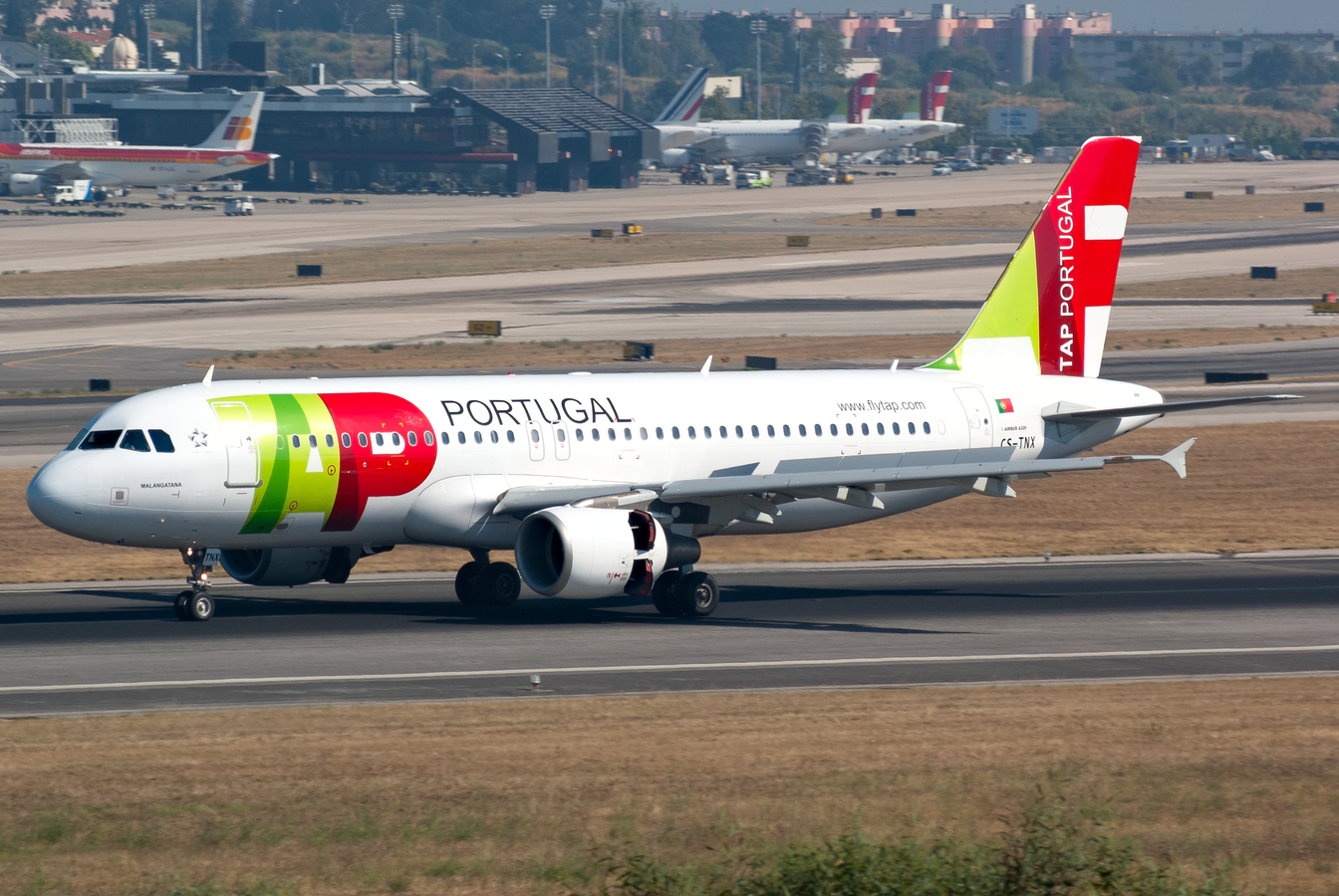 CS-TNX (2822) 2006 Airbus A320-214