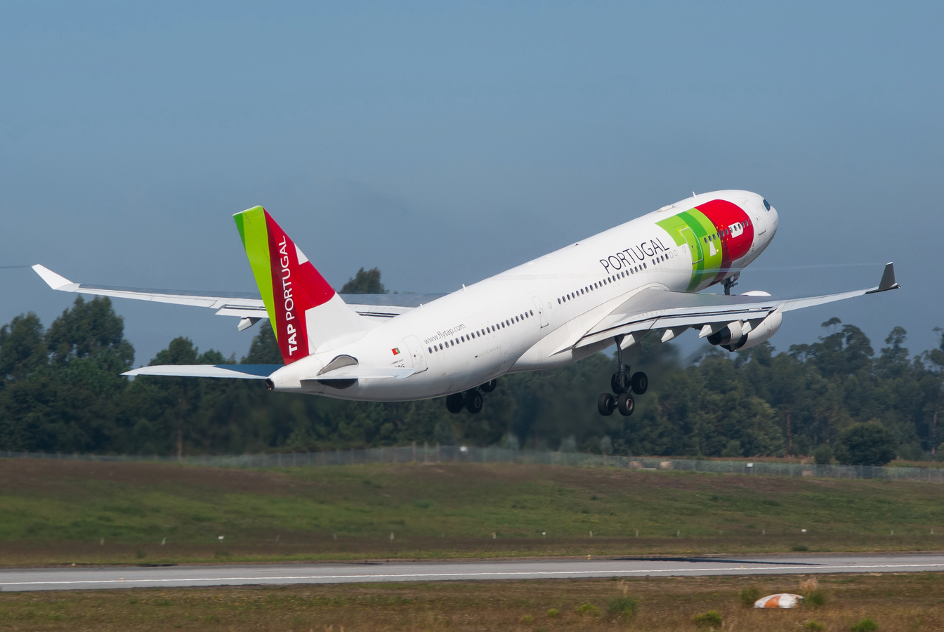CS-TOG (312) 1999 Airbus A330-223