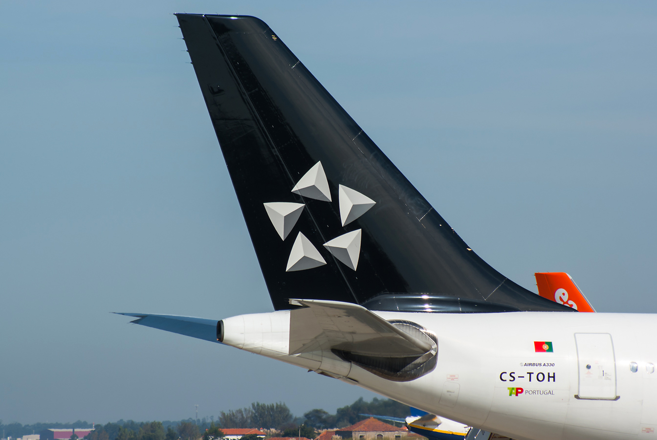 CS-TOH (181) 1997 Airbus A330-223