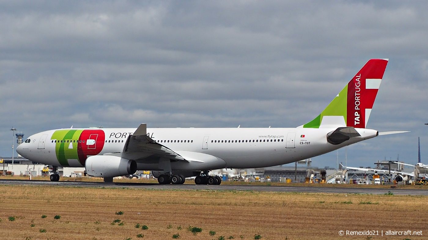 CS-TOT (372) 2000 Airbus A330-243