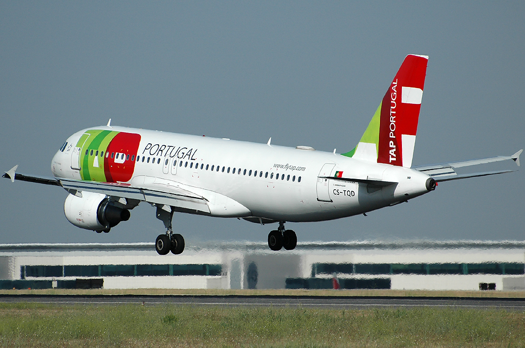 CS-TQD (870) 1999 Airbus A320-214