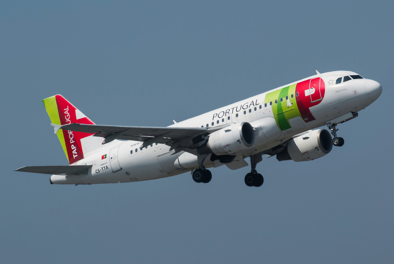 CS-TTA (750) 1997 Airbus A319-111
