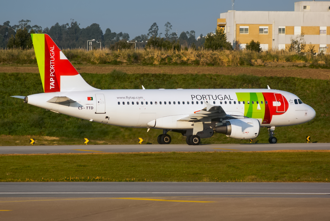 CS-TTD (790) 1998 Airbus A319-111