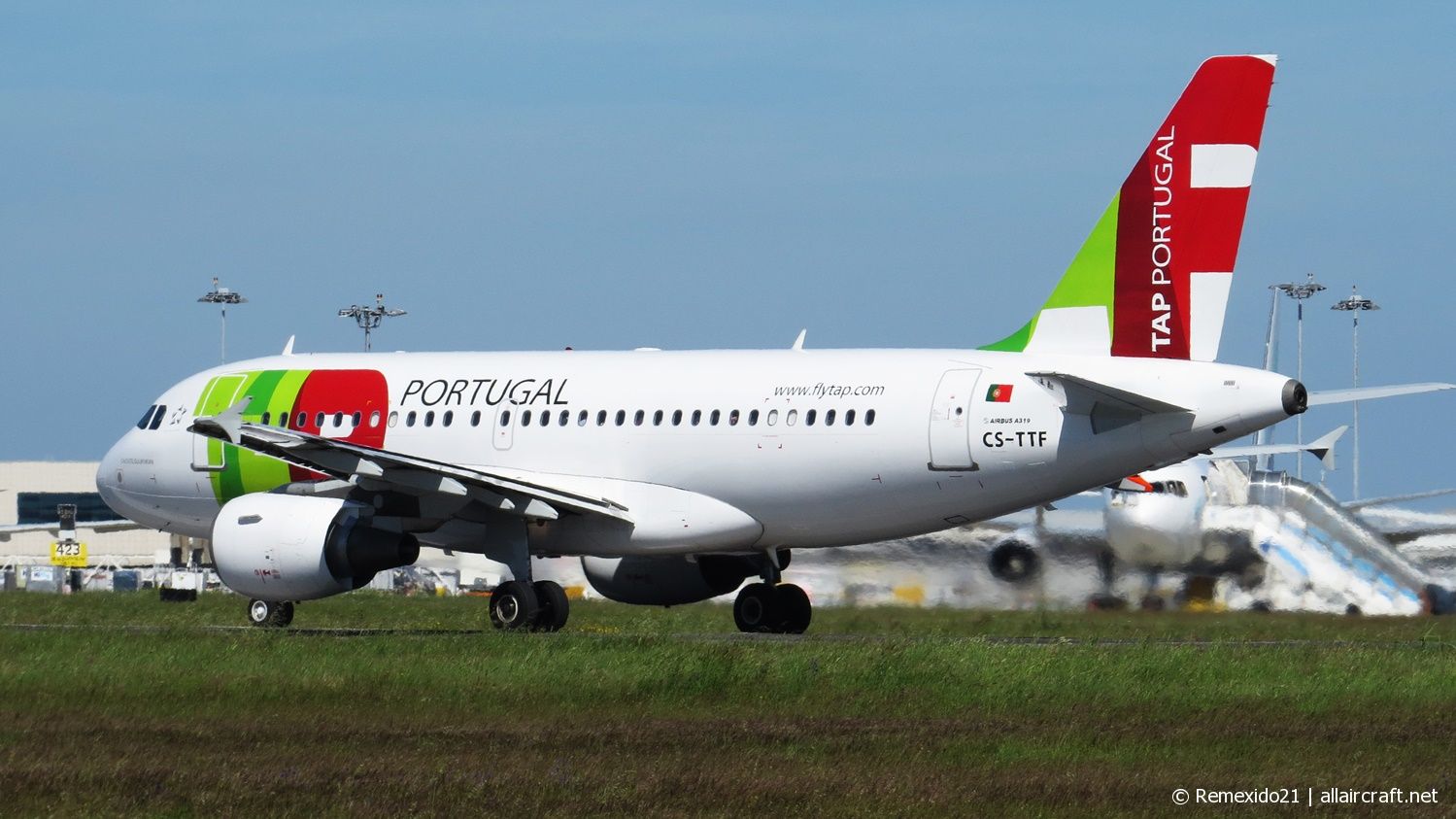 CS-TTF (837) 1998 Airbus A319-111