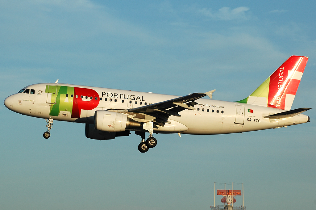 CS-TTG (906) 1998 Airbus A319-111