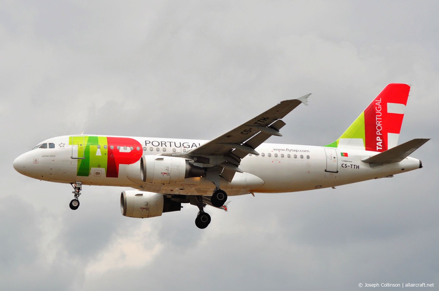 CS-TTH (917) 1998 Airbus A319-111