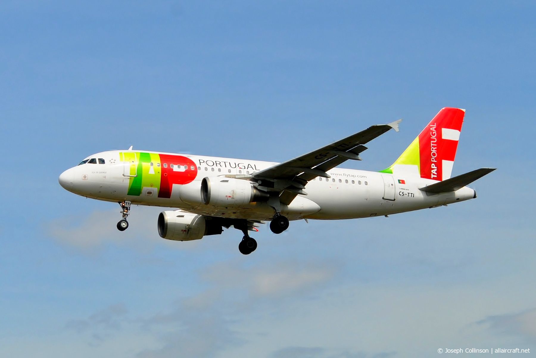 CS-TTI (933) 1998 Airbus A319-111