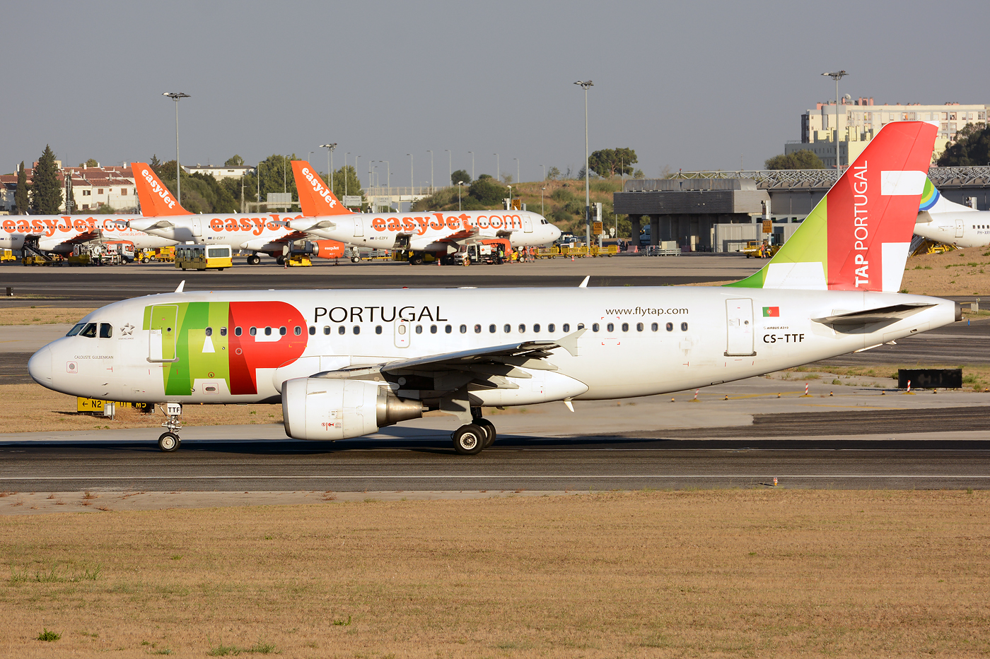 CS-TTF (837) 1998 Airbus A319-111