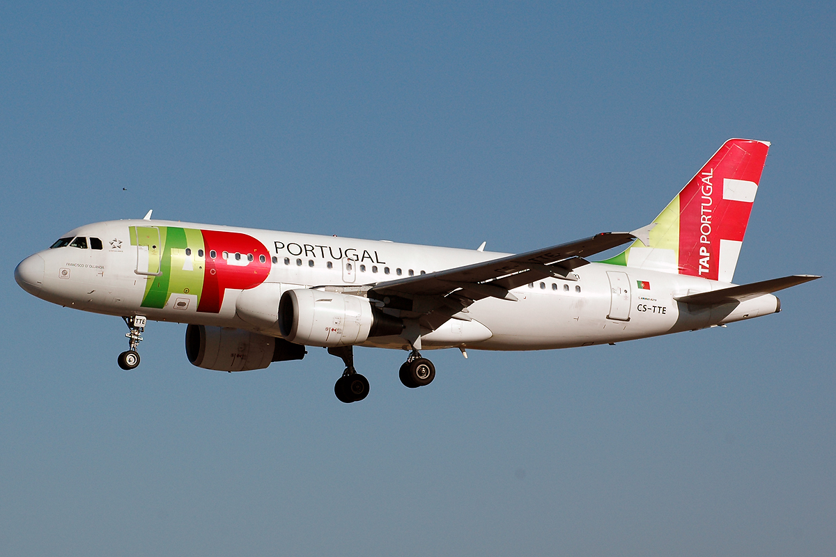 CS-TTE (821) 1998 Airbus A319-111