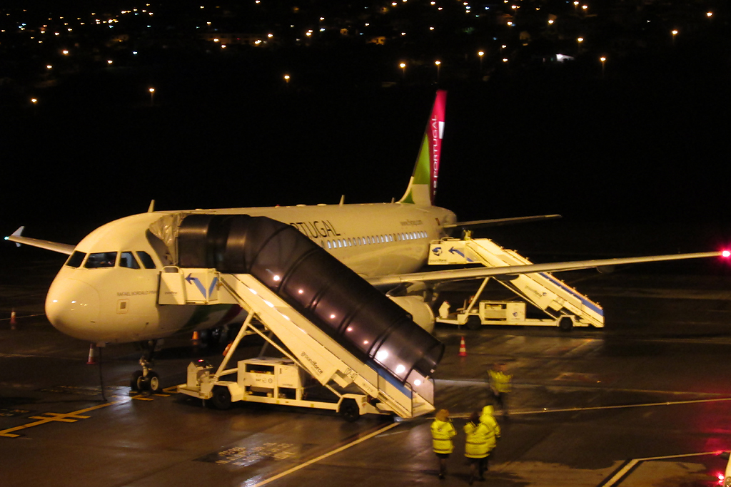 CS-TNT (4095) 2009 Airbus A320-214