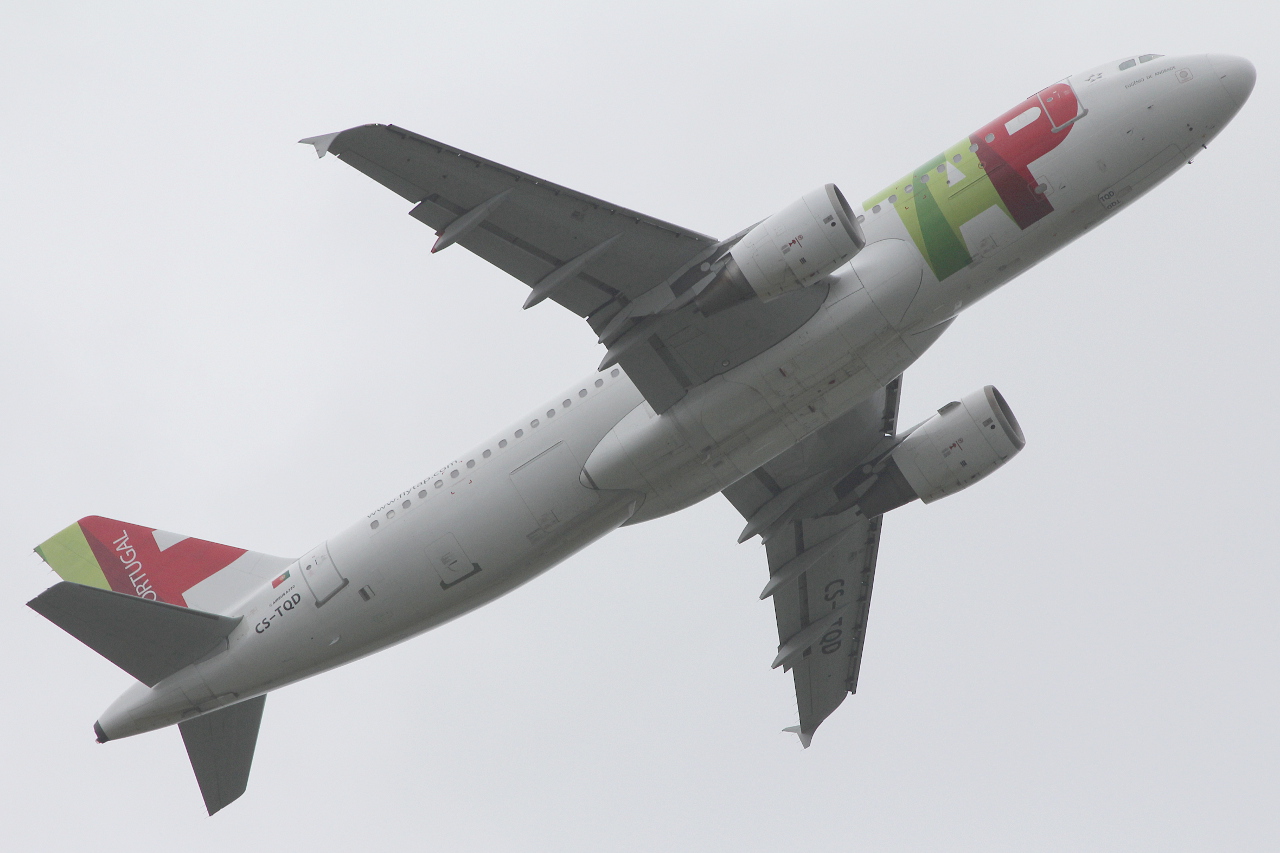 CS-TQD (870) 1999 Airbus A320-214